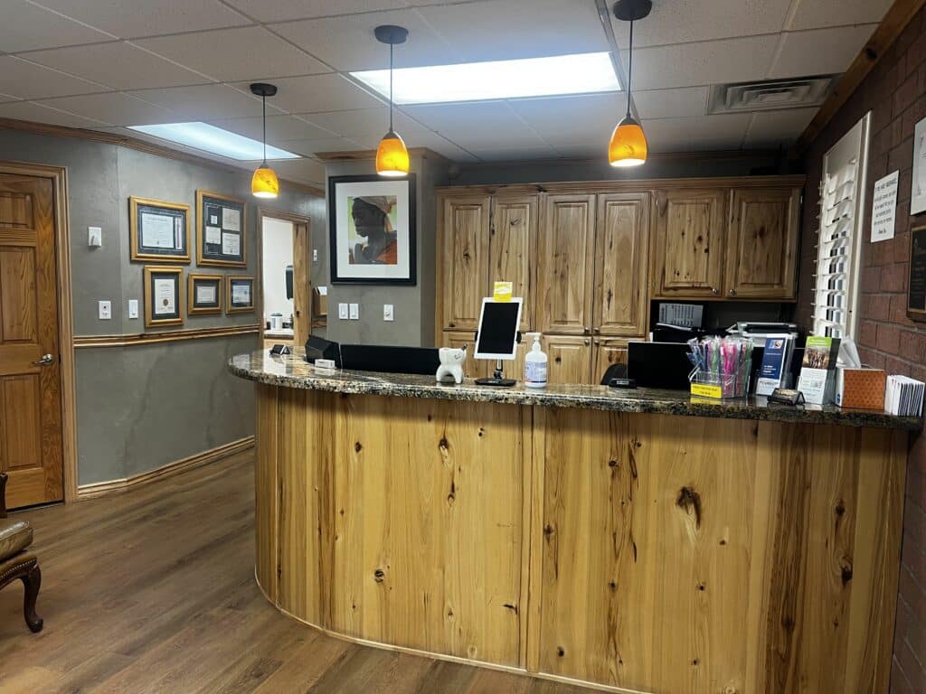 Dr. Laurence Palmer. General Dentist, Cosmetic, Restorative, Preventative, Family Dentist, Dental Implants, TMJ/TMD, Emergency Dentistry, Emergency Dentistry, Veneers, Teeth Whitening, Implant Restoration, Dentures, Restorative Dentistry. Dentist in Ogden, UT 84401 Top-notch dentist in Ogden, UT 84401