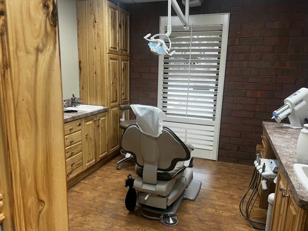 Dr. Laurence Palmer. General Dentist, Cosmetic, Restorative, Preventative, Family Dentist, Dental Implants, TMJ/TMD, Emergency Dentistry, Emergency Dentistry, Veneers, Teeth Whitening, Implant Restoration, Dentures, Restorative Dentistry. Dentist in Ogden, UT 84401 Top-notch dentist in Ogden, UT 84401